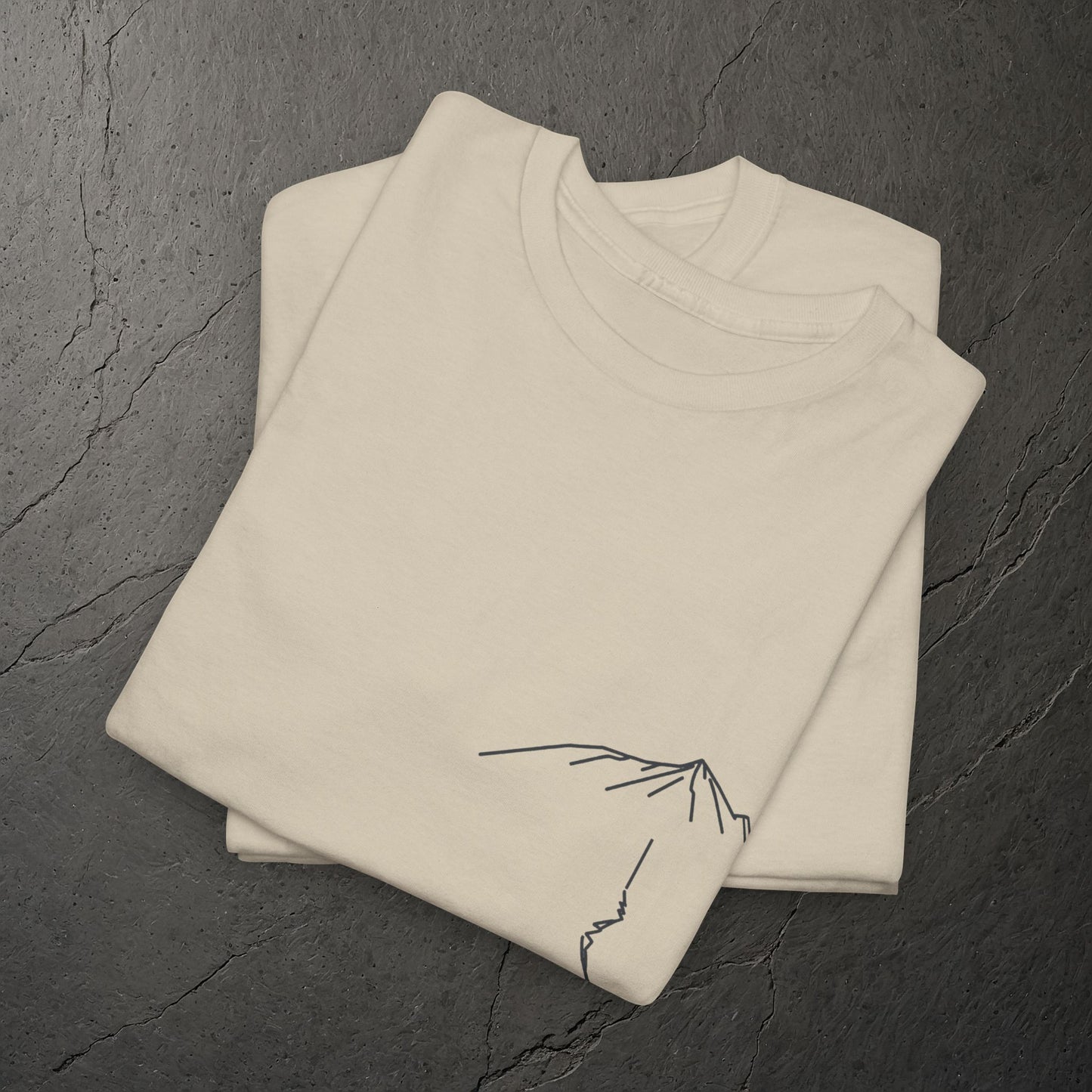 Bärenblick zum fernen Gipfel – T-Shirt – Heavy Cotton Unisex