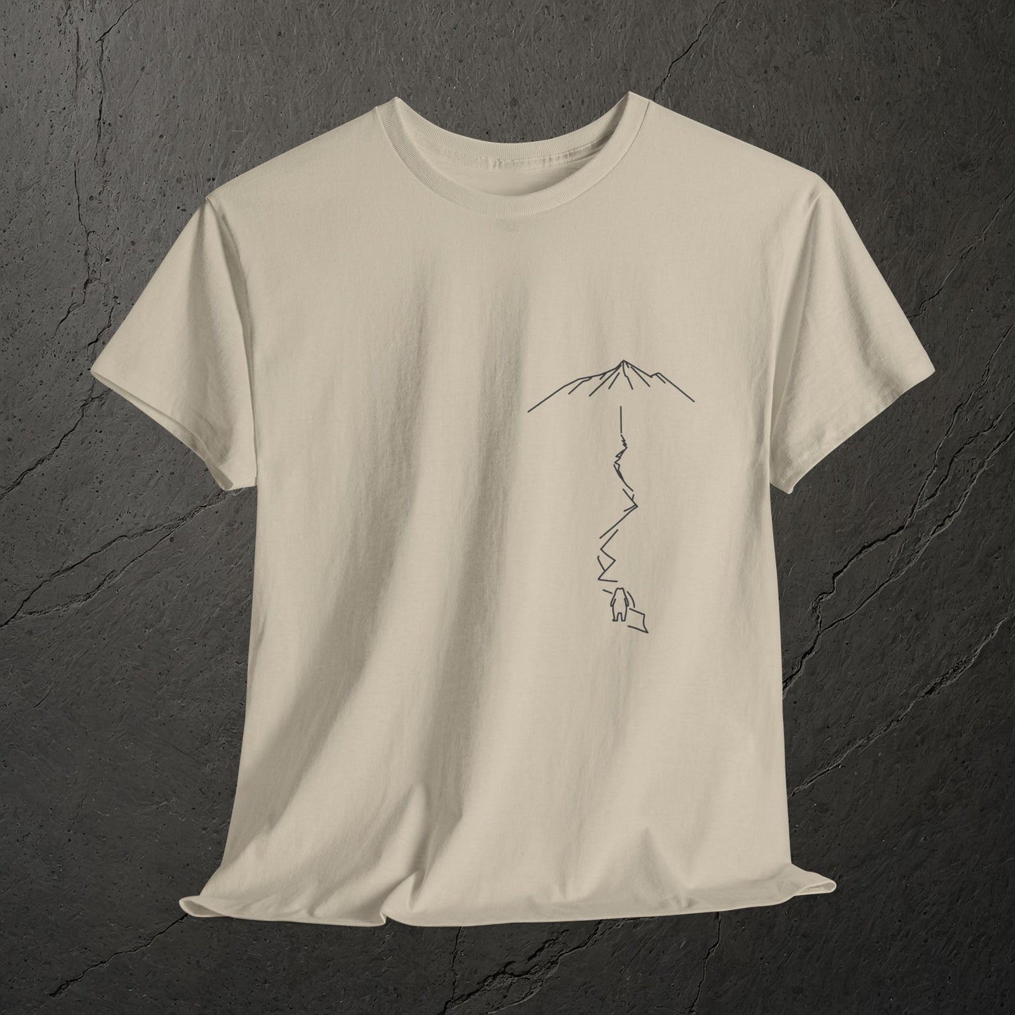 Bärenblick zum fernen Gipfel – T-Shirt – Heavy Cotton Unisex