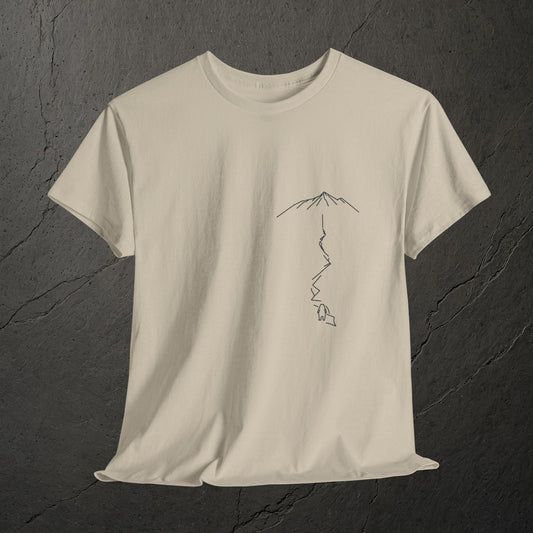 World - Bear's gaze towards the distant peak – T-shirt – Heavy Cotton Unisex 