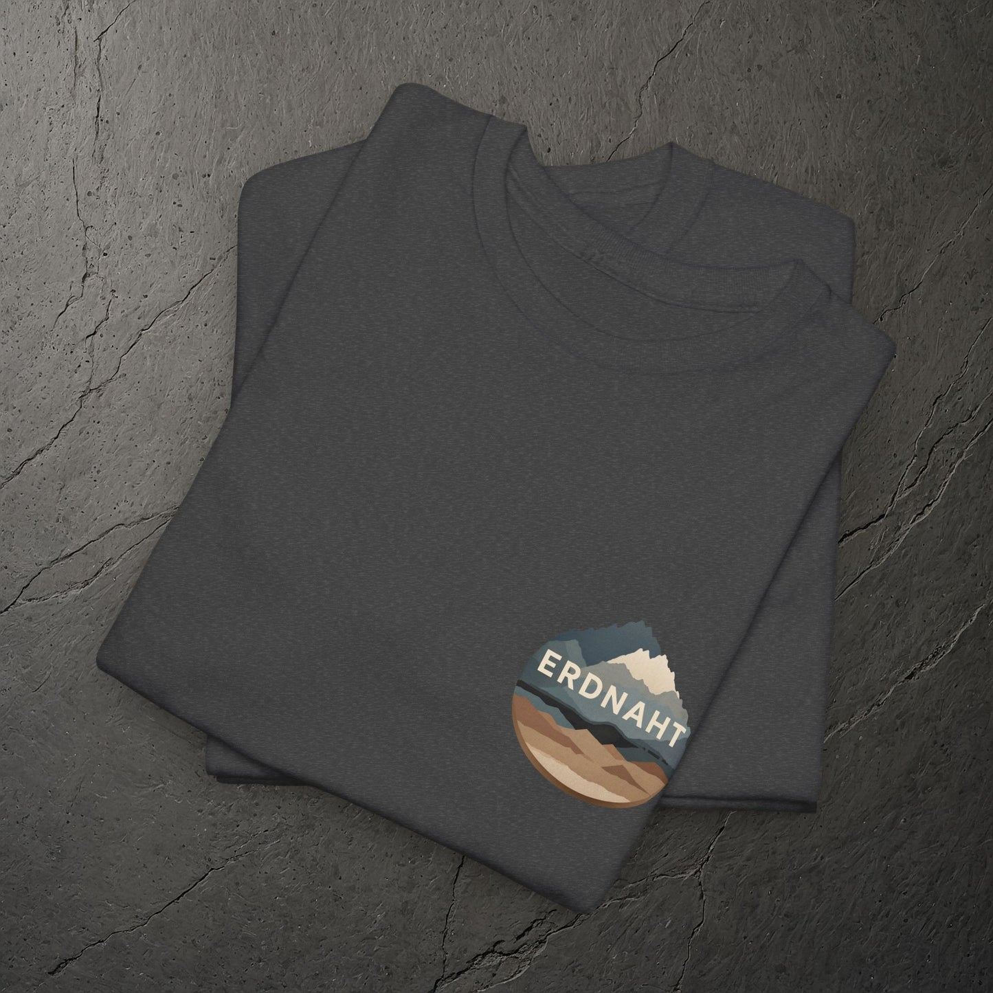 Ruhige Bergkontur – T-Shirt – Heavy Cotton Unisex